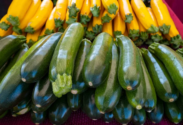 Piles Yellow Green Zucchini Sale — Stockfoto