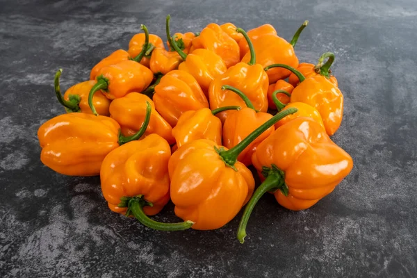 Bunch Yellow Habaneros Scotch Bonnet Peppers Closeup — Foto de Stock