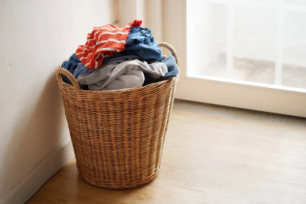 Wooden Wicker Basket Holds Lots Used Clothes Prepares Them Washing — Stock Photo, Image