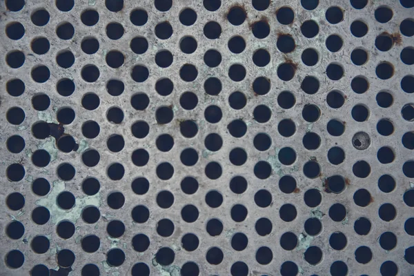 Geometrik ızgara şeklinde metalik bir yüzeyin fotoğrafı. Metal paslı surfac