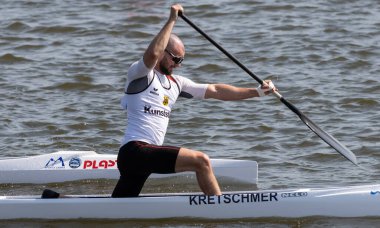 Barnaul, Rusya - 23 Mayıs 2021: Alman atlet Kretschmer, 2021 ICF Kano Sprint Dünya Kupası ve Olimpiyat Seçmeleri 'nde C1 M dalında yarışıyor.