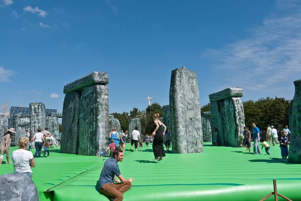 Jeremy Deller's Sacrilege a replica bouncy castle Stonehenge. — Stock Photo, Image