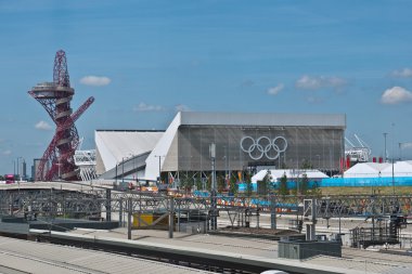 yörünge Kulesi ve stratford istasyonu arasında Olimpiyat Parkı
