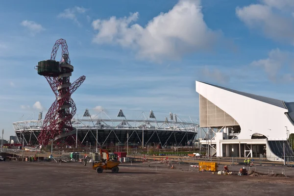 De baan toren en het Olympisch park in aanbouw. — Stockfoto