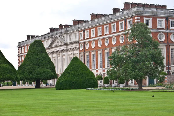LONDON, UK-JULY 7: View of the Historic Royal Palace of Hampton Court developed by Henry V111 in from 1529, where the famous Hampton Court Flower Show is held each year. July 7, 2012 in London UK — Stock Photo, Image