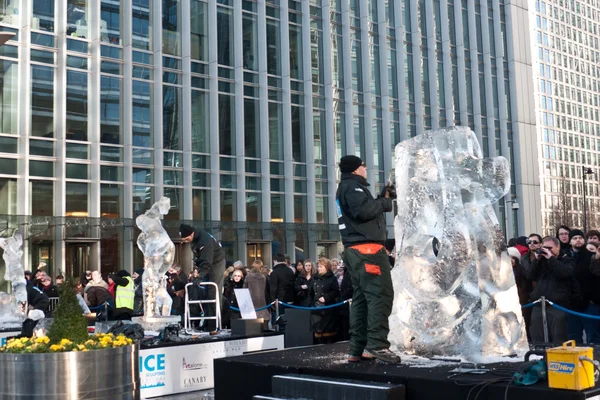 Ice Sculpting Festival at Canary Wharf London — Stock Photo, Image