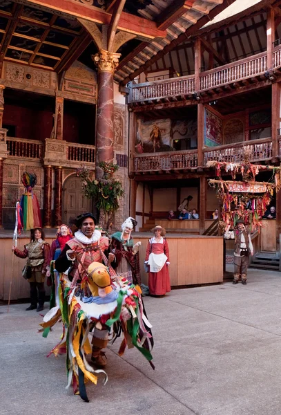 Hobby Horse en el Globe Theatre de Shakespeare Londres . — Foto de Stock