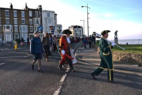 MARGATE, UK-ENERO 12: Alcaldes y dignatarios desfilan en la ceremonia anual de Bendición de los Mares en Margate, encabezada por el arzobispo Gregarios de Tiatría y Gran Bretaña. enero 12, 2014 Margate Reino Unido . — Foto de Stock