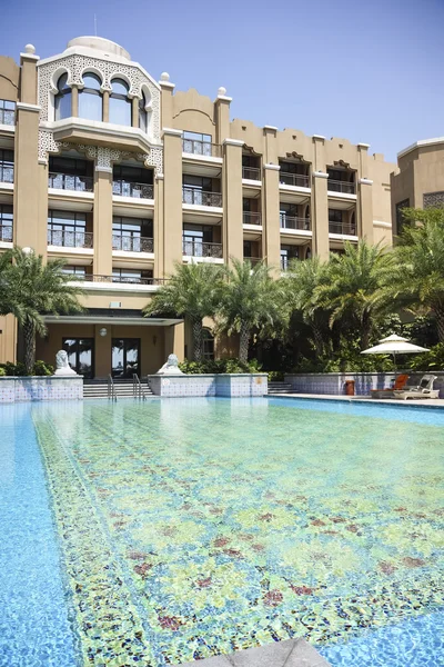 The hotel outdoor swimming pool — Stock Photo, Image