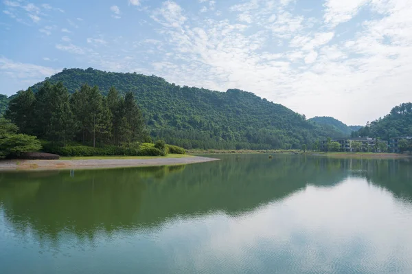 Schöne Naturlandschaft Mit See Und Bergen — Stockfoto