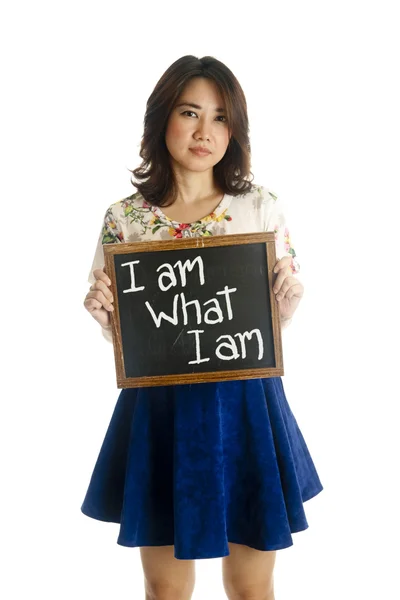 Asiatische Frau hält Tafel — Stockfoto