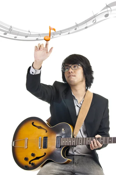 Asiatisk ung musiker spiller guitar - Stock-foto