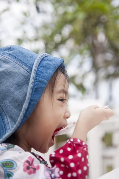 Cute little girl eating a dessert — Stock Photo, Image