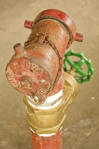 Viejo hidrante rojo fuego —  Fotos de Stock