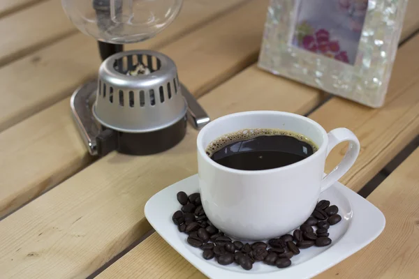 Espresso kahve ve kahve çekirdekleri — Stok fotoğraf