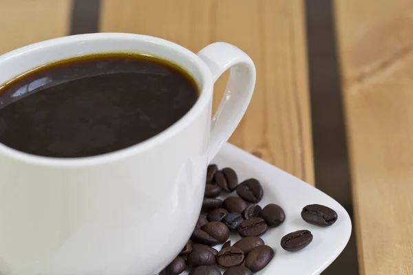 Espresso kahve Kupası ve kahve çekirdekleri