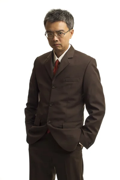 Азіатський бізнесмен, стоячи — стокове фото