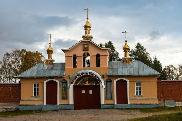 Vazheozersky Ιερά πύλες της Μονής — Φωτογραφία Αρχείου