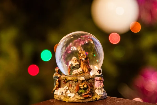 Mary, Joseph and Jesus in snow globe — Stock Photo, Image