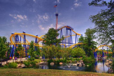 bir roller coaster amusement park