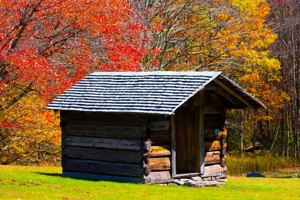 Herfst cabine — Stockfoto