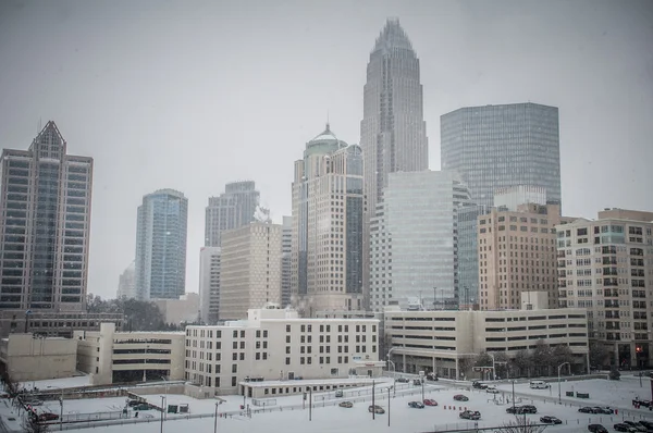 Charlotte skyline in de sneeuw — Stockfoto