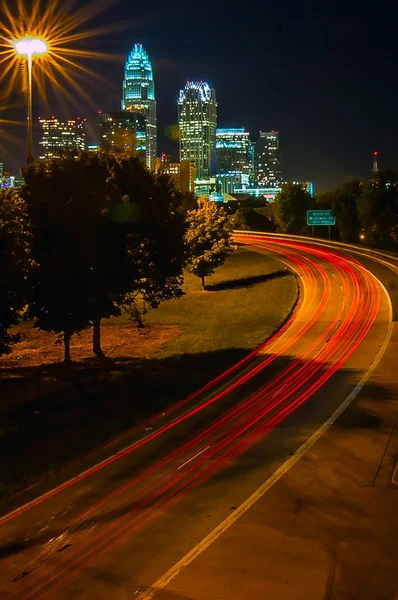 De financiële wijk van koningin Charlotte uitzicht vanaf snelweg — Stockfoto
