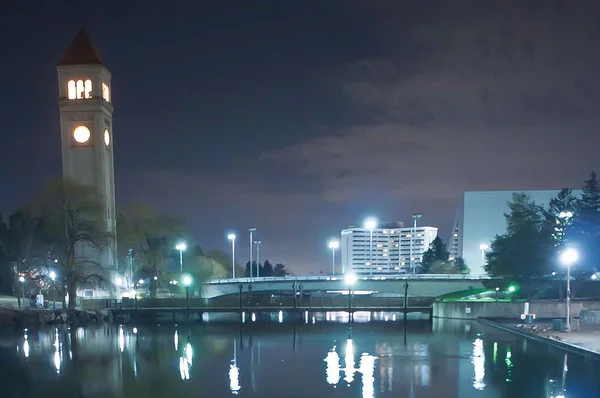 Wieża zegarowa w nocy w riverfront park w spokane, wa — Zdjęcie stockowe