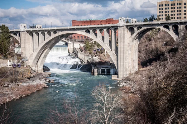 Spospane Washington Brücken und Wasserfall — Stockfoto