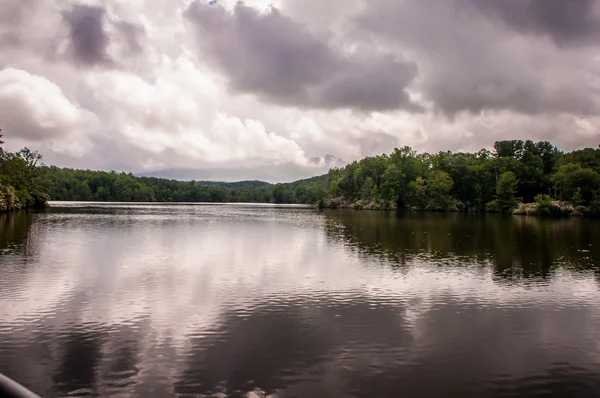 Preço lago reflexões — Fotografia de Stock