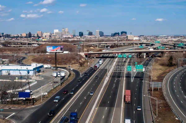 Aerial of newark city skyline lors de l'approche de l'aéroport — Photo