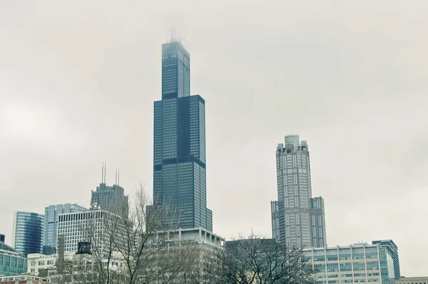 Chicago byggnader med sears-willis tower — Stockfoto