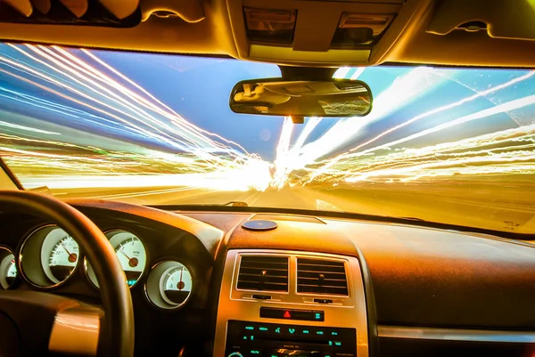 Condução à noite — Fotografia de Stock