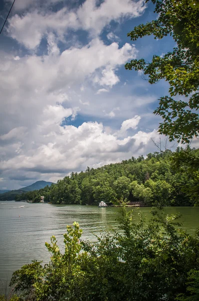 Lago attirare paesaggio — Foto Stock