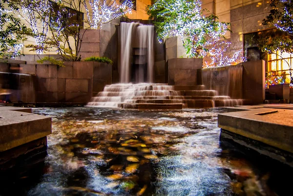 Waterfall in downtown charlotte — Stock Photo, Image