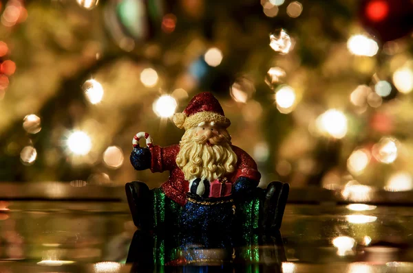 Babbo Natale festivo con sfondo luce di Natale — Foto Stock