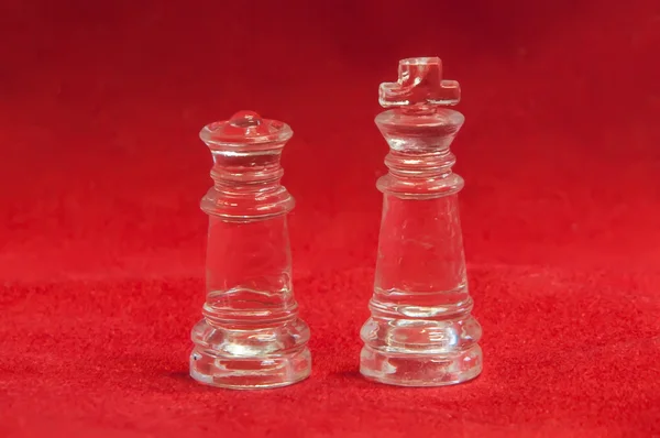 Peça de xadrez de vidro no vermelho — Fotografia de Stock