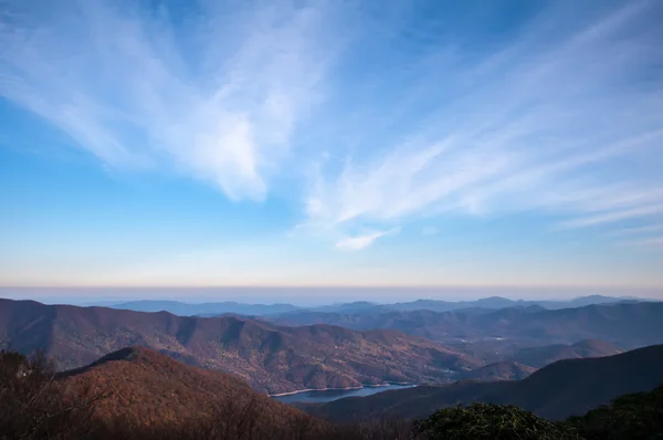 Vista de las montañas Blue Ridge durante la temporada de otoño — Foto de Stock