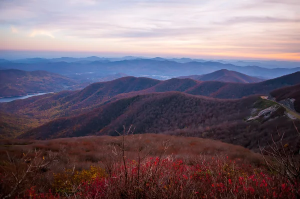 Weergave van de blue ridge mountains tijdens de val seizoen — Stockfoto
