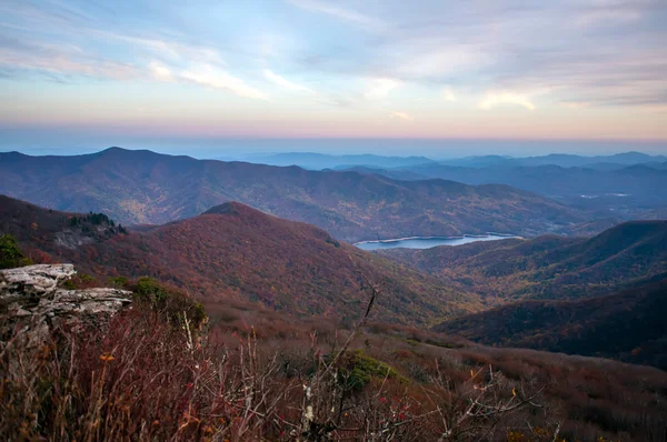 Pohled na blue ridge mountains během podzimu — Stock fotografie