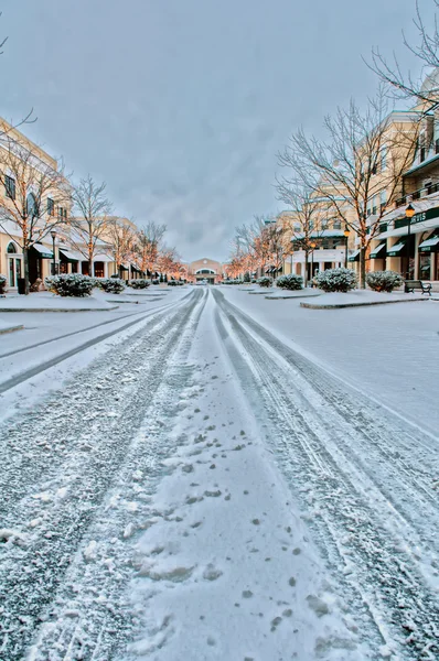Neve coberta rua da cidade — Fotografia de Stock