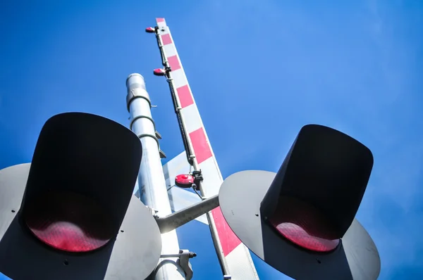 Spoorweg kruising teken en poort — Stockfoto