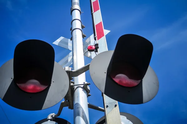 Insegna e cancello della ferrovia — Foto Stock