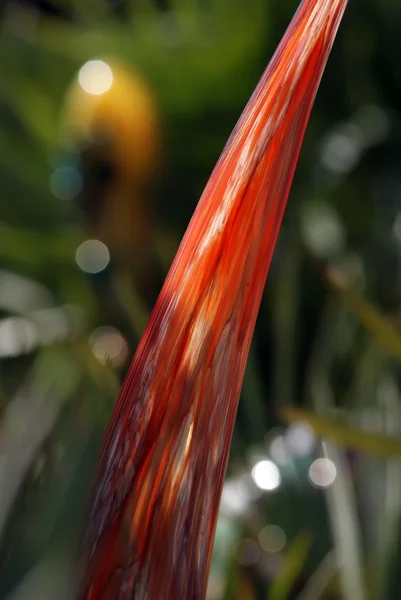 抽象的なオレンジ色のガラスの芸術作品 — ストック写真