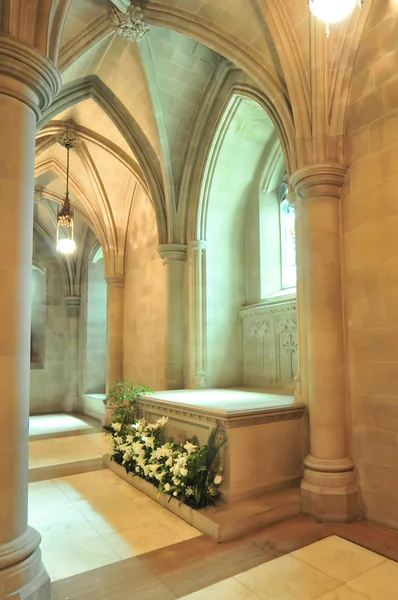 Interno di una cattedrale nazionale architettura gotica classica — Foto Stock