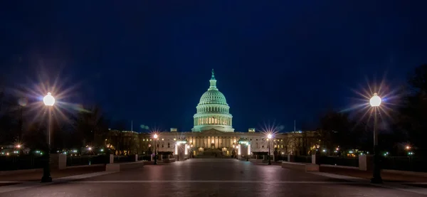 Edificio del Capitolio de los Estados Unidos en primavera Washington DC, Estados Unidos — Foto de Stock