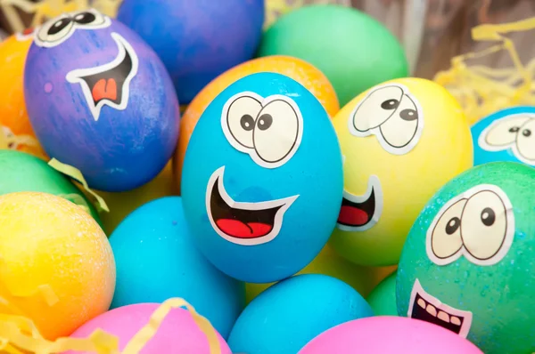 Smiley easter eggs in a holiday basket arrangement — Stock Photo, Image