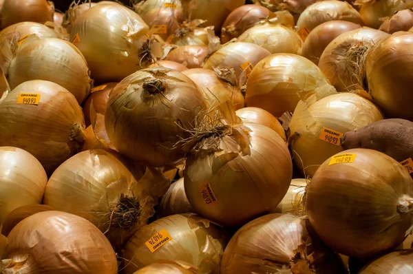 Onions on Display at Farmer's Market — Stock Photo, Image