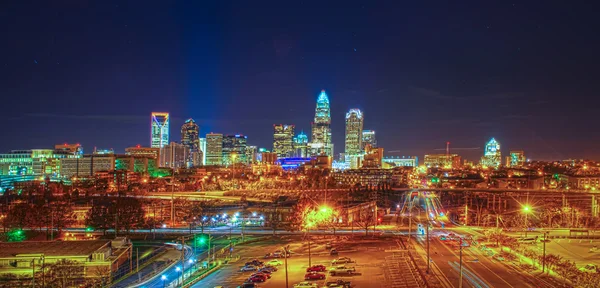 Charlotte city skyline Nattscen — Stockfoto