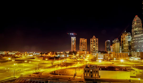 Charlotte şehir manzarası gece çekimi — Stok fotoğraf